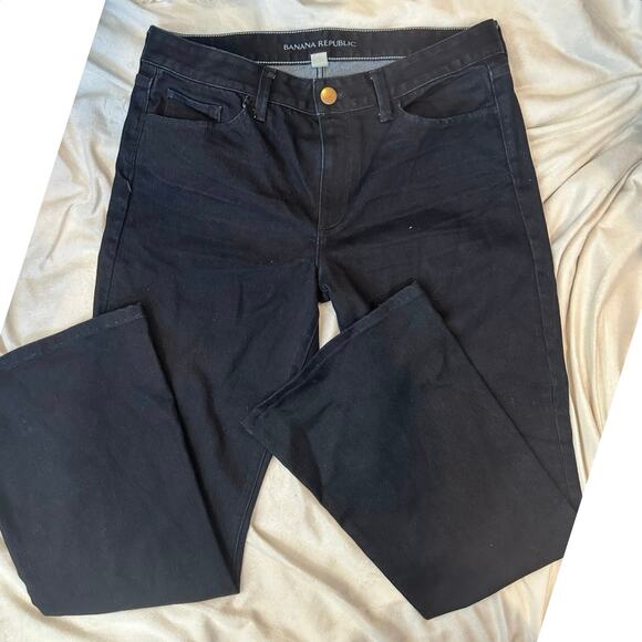 Banana Republic Denim - Size 31(12) Banana Republic Dark blue flare jeans